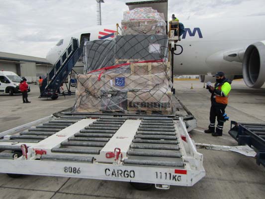 LATAM Avion Solidario carga